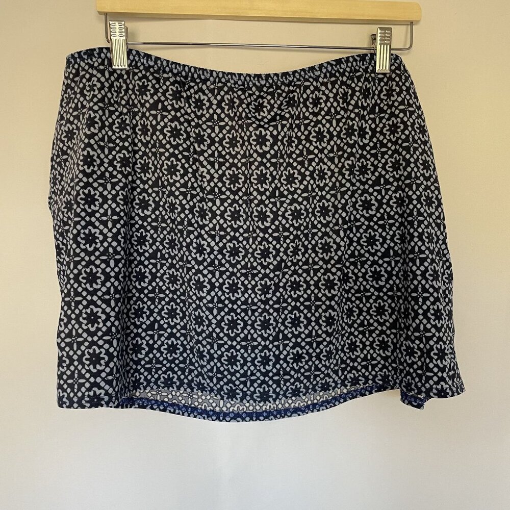 Lands' end women's size 22W nylon spandex blue and white miniskirt swim
